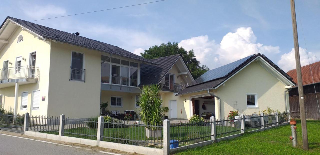 Bei Den Geissens Lägenhet Aldersbach Exteriör bild